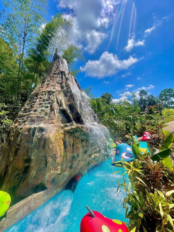 Hosteria D'Carlos Aqua Park Hotel Santo Domingo de los Colorados Bagian luar foto