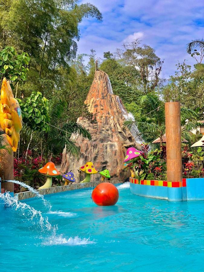 Hosteria D'Carlos Aqua Park Hotel Santo Domingo de los Colorados Bagian luar foto