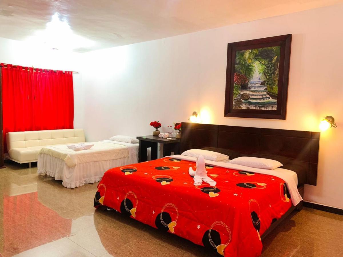 Hosteria D'Carlos Aqua Park Hotel Santo Domingo de los Colorados Bagian luar foto