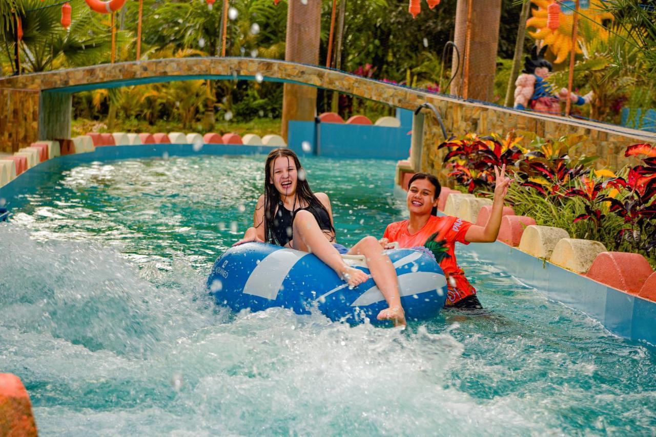 Hosteria D'Carlos Aqua Park Hotel Santo Domingo de los Colorados Bagian luar foto