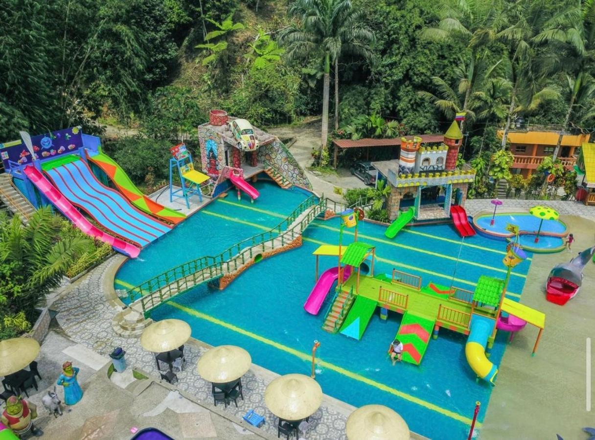 Hosteria D'Carlos Aqua Park Hotel Santo Domingo de los Colorados Bagian luar foto